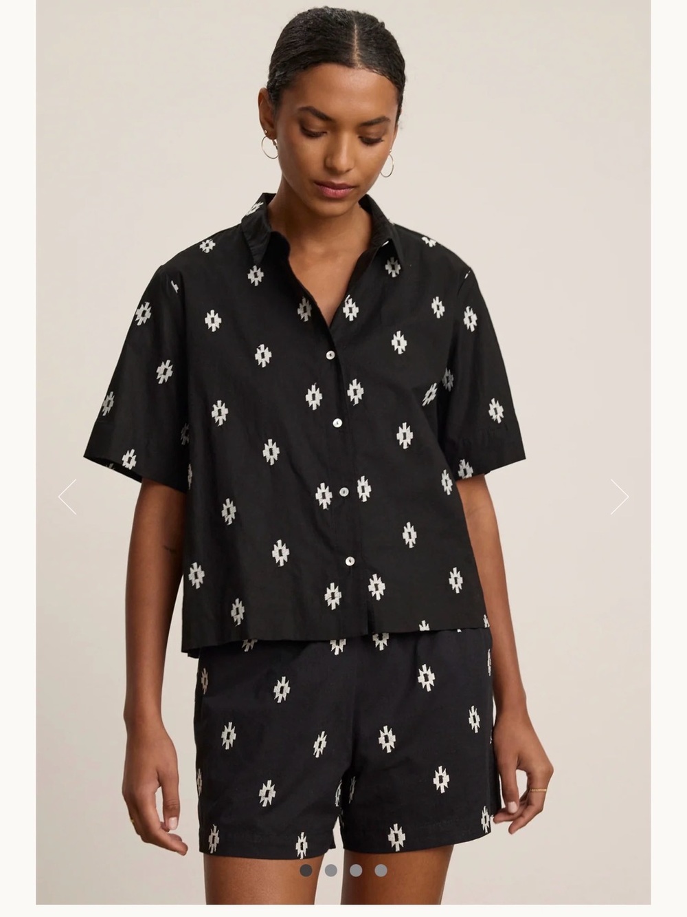 Velvet by Graham and Spencer Macy Button Down Black Medium